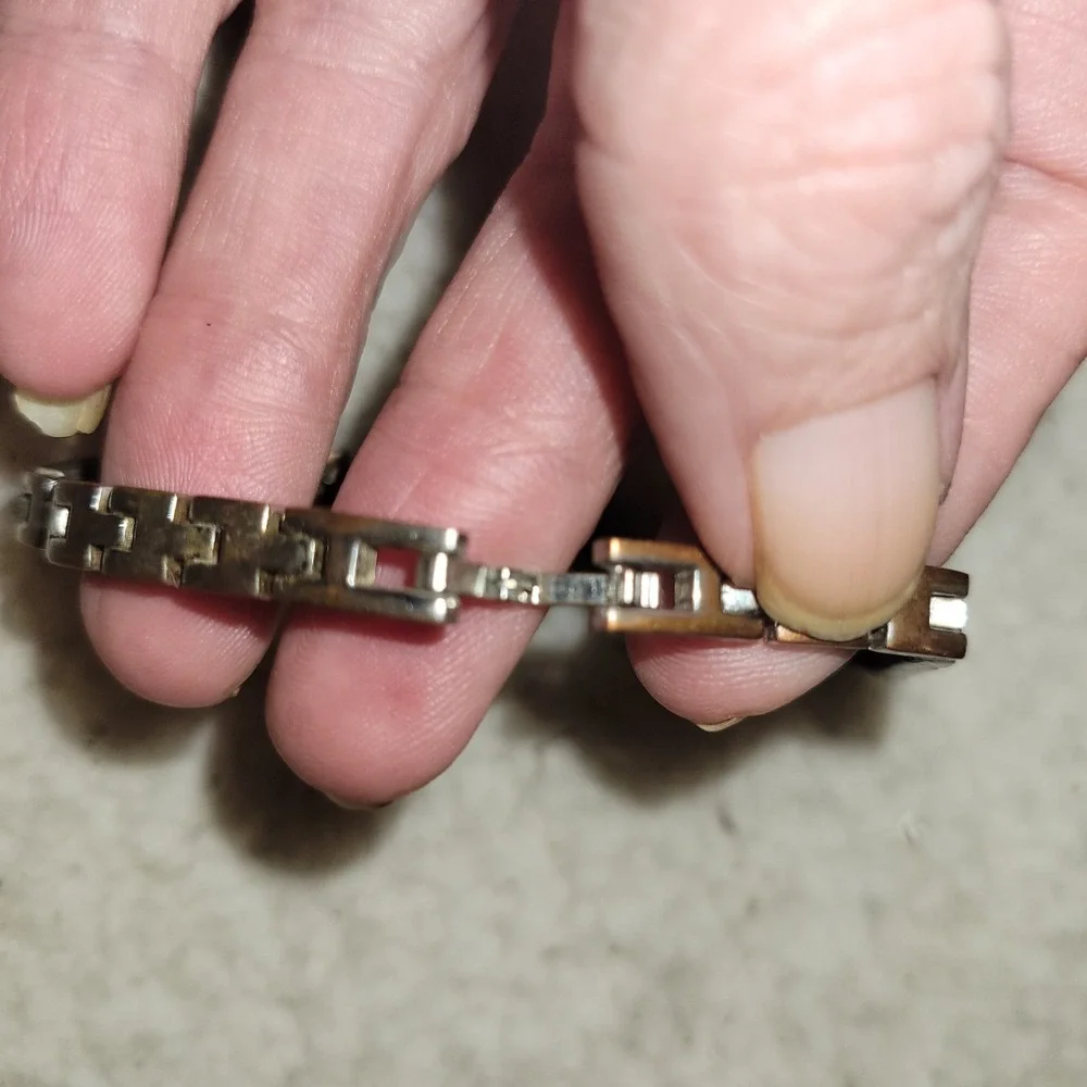 Vintage Swiss Quartz Women's‎ Bracelet Watch Gold Tone Rhinestone Accents